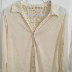 No boundaries roll sleeve crocheted back style top